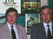 Stv. des Generalmanagers im Hotel Ananas 1993-1995 ((im Bild mit Schachgroßmeister Karpov)